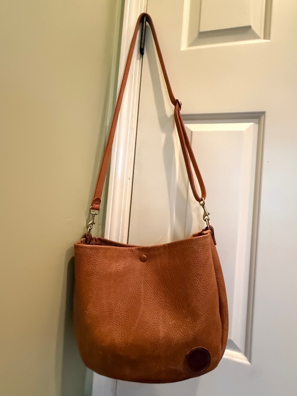 Down South Leather Handmade Pebbled Leather Crossbody Bag – Camel/Cognac – Made